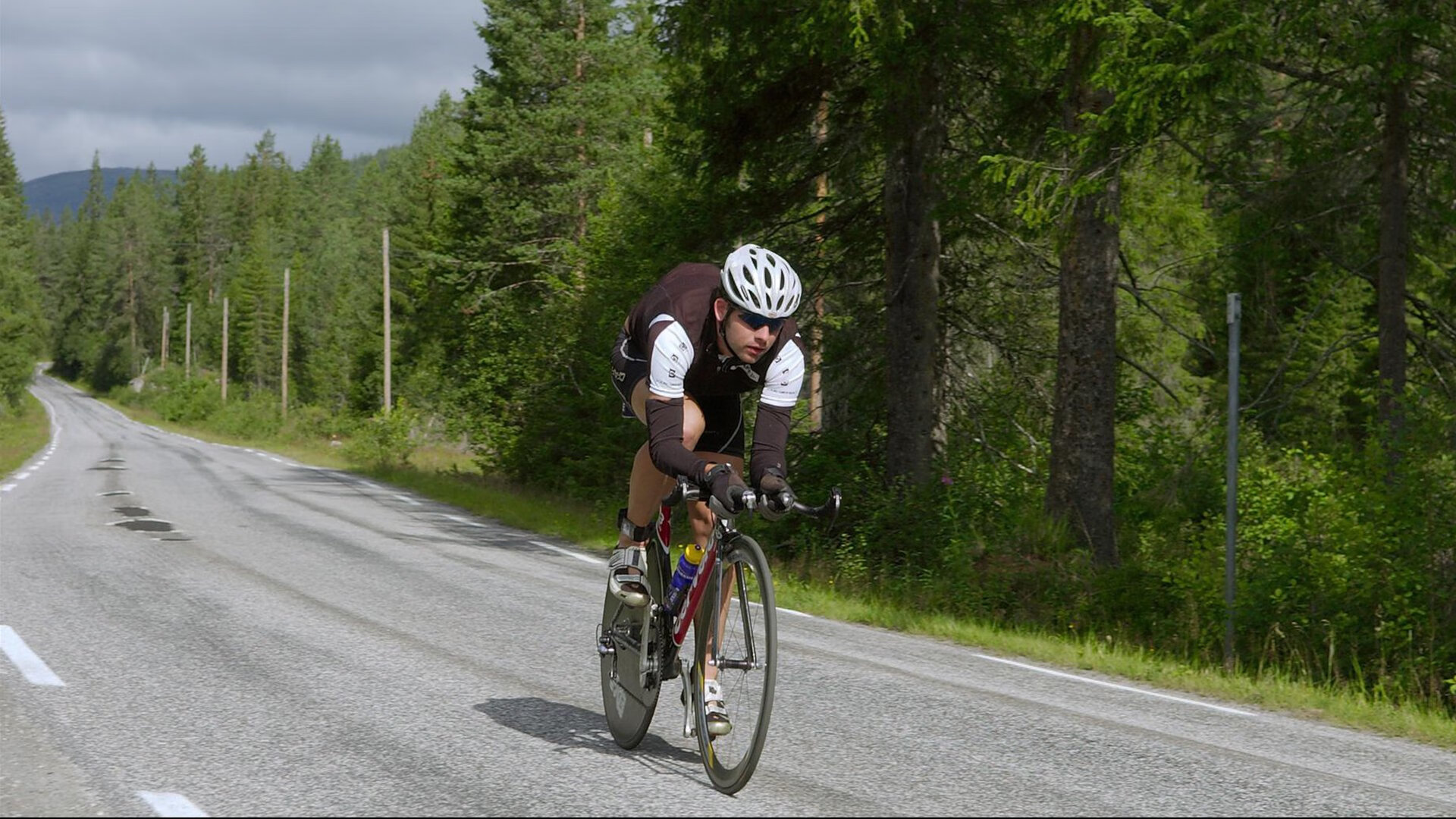 电竞选手健康饮食管理引发话题讨论，电竞危害健康